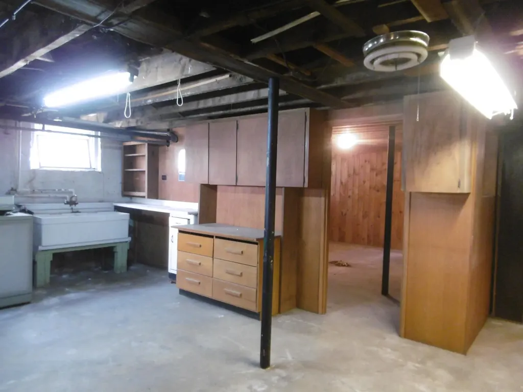 8 Harrington Avenue Manchester NH 03103