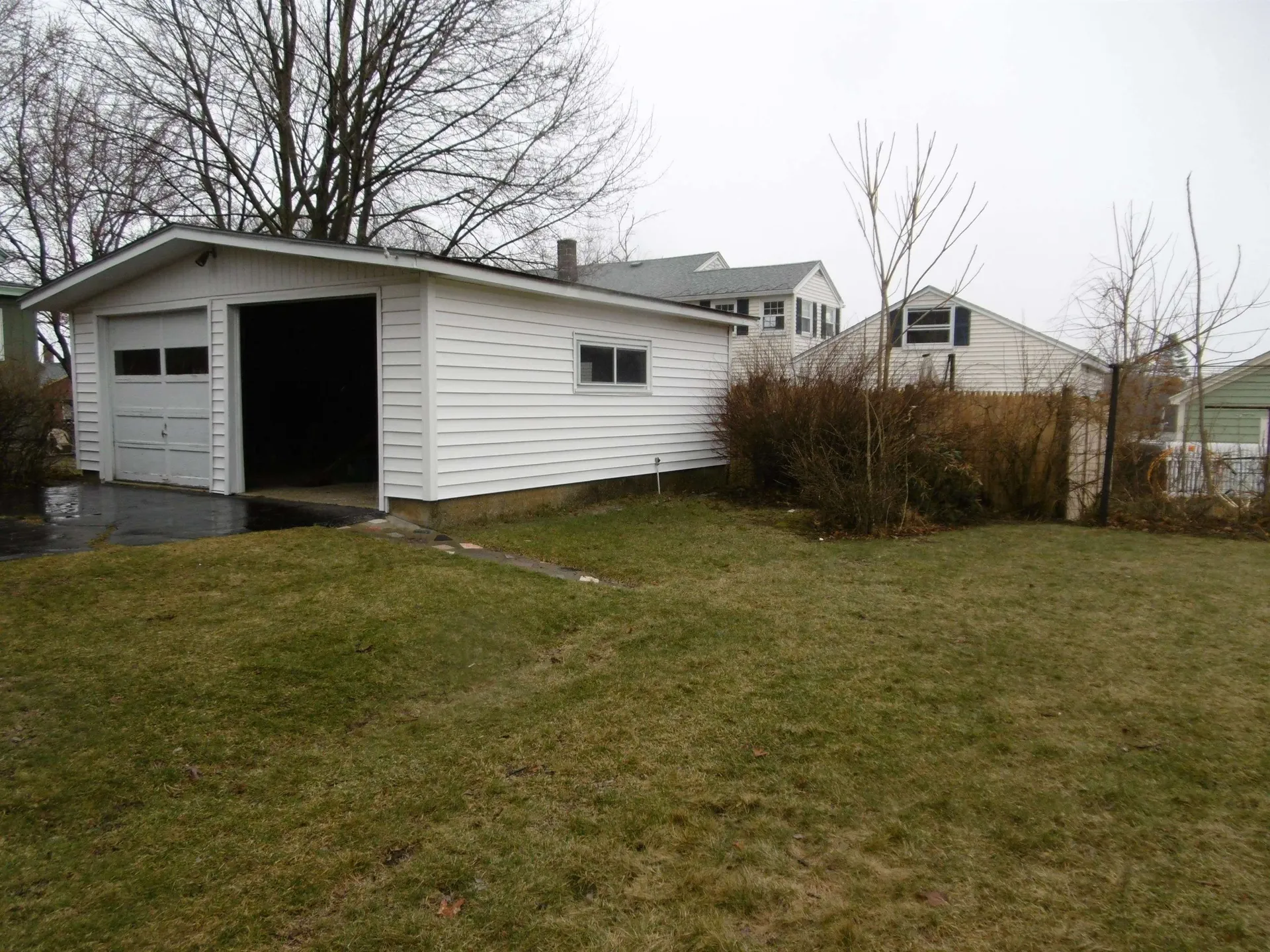 8 Harrington Avenue Manchester NH 03103