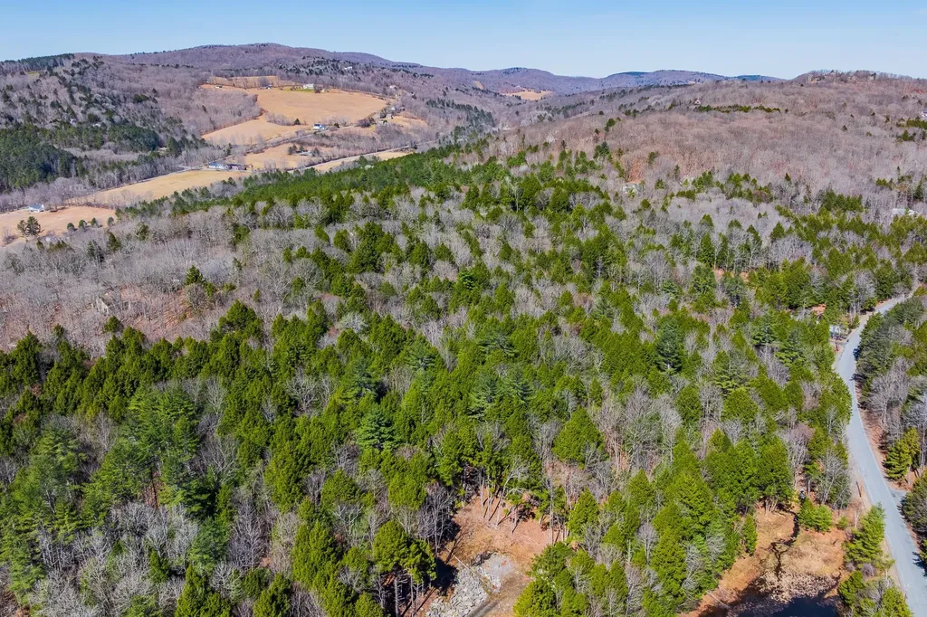 5209 5211 Willard Road Hartford VT 05059
