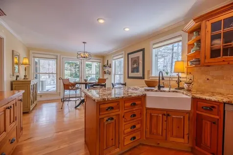 255 Mending Walls Road Manchester VT 05255