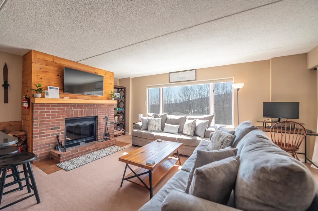 32i Snow Tree Lane Dover VT 05356