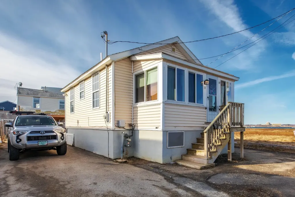 18 Johnson Avenue Hampton NH 03842