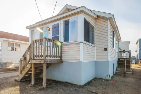 18 Johnson Avenue Hampton NH 03842