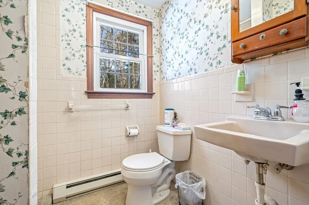 8 Pine Acres Road Amherst NH 03031