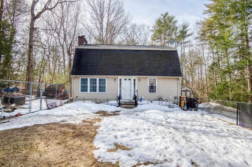 16 Lincoln Drive Raymond NH 03077