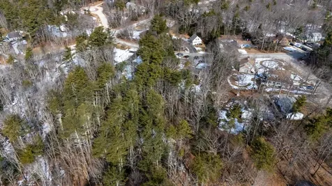 16 Lincoln Drive Raymond NH 03077