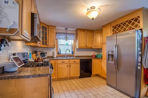 16 Lincoln Drive Raymond NH 03077