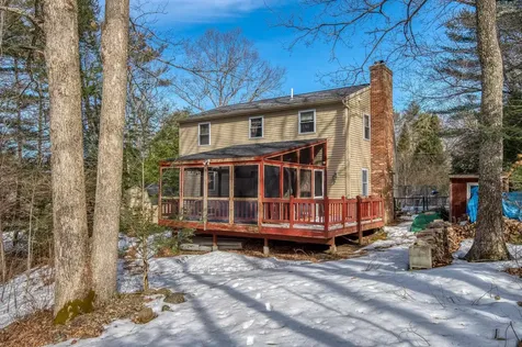 16 Lincoln Drive Raymond NH 03077