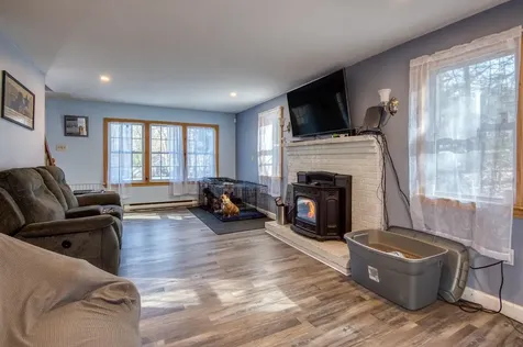 16 Lincoln Drive Raymond NH 03077