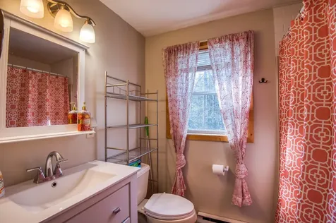 16 Lincoln Drive Raymond NH 03077