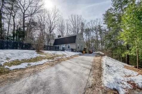 16 Lincoln Drive Raymond NH 03077
