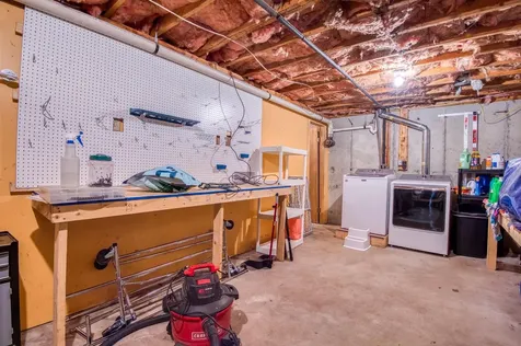16 Lincoln Drive Raymond NH 03077