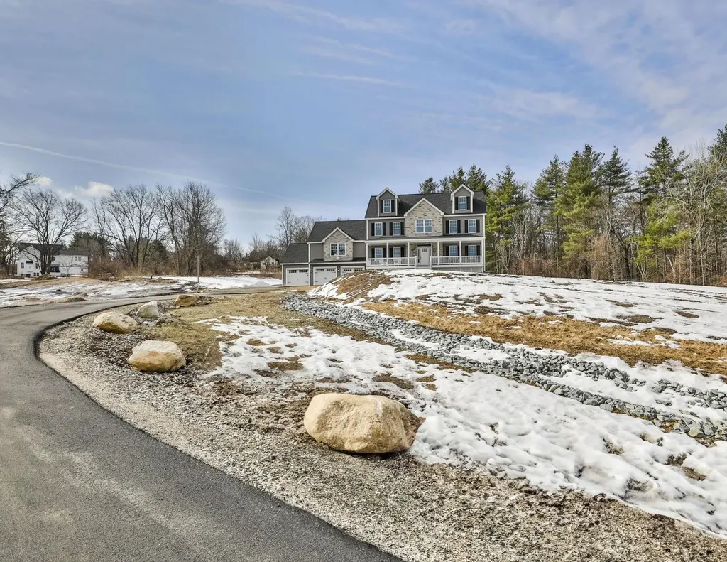 18 Nelsons Way Hollis NH 03049