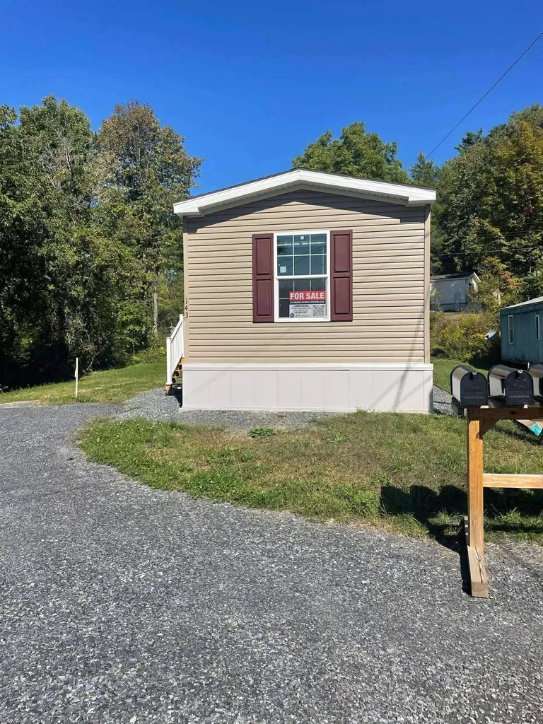 143 Oak Street St. Johnsbury VT 05819