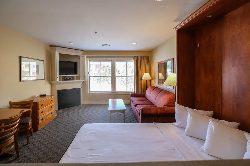 211/213 Qiii Jackson Gore Inn Ludlow VT 05149