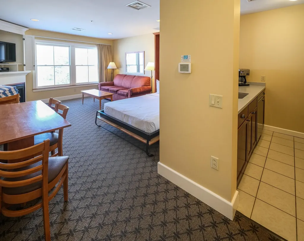 211/213 Qiii Jackson Gore Inn Ludlow VT 05149