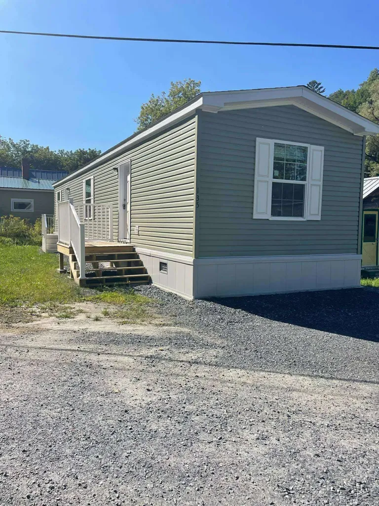 135 Oak Street St. Johnsbury VT 05819