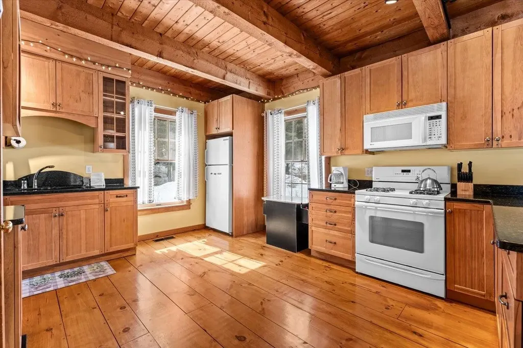 1595 Healdville Road Mount Holly VT 05758