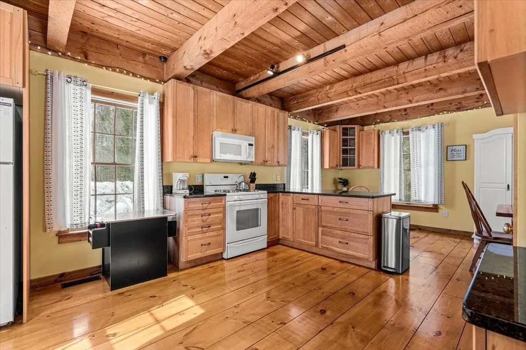 1595 Healdville Road Mount Holly VT 05758