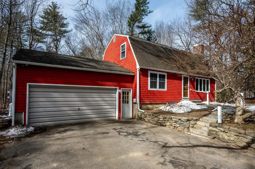 8 Woodridge Road Durham NH 03824