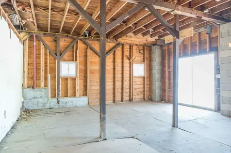 8 Layne Drive Lee NH 03824