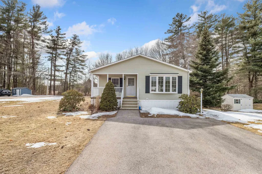 35 Ridgefield Drive Nashua NH 03062