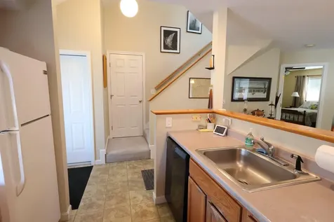 13 Cottage Court Hartford VT 05001