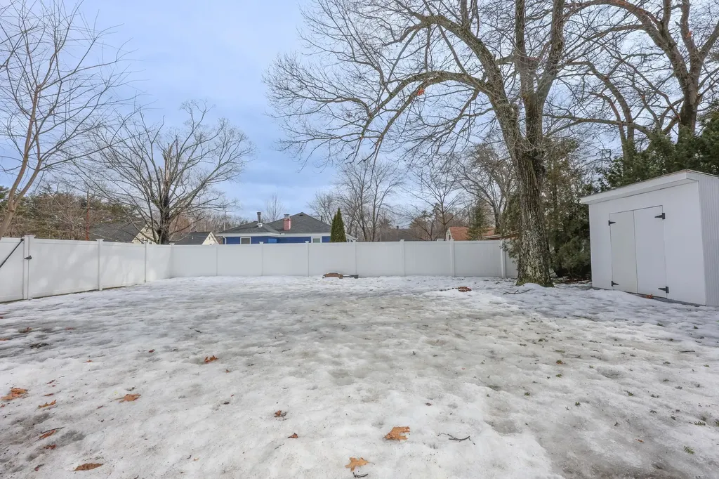 135 Glenwood Avenue Manchester NH 03102