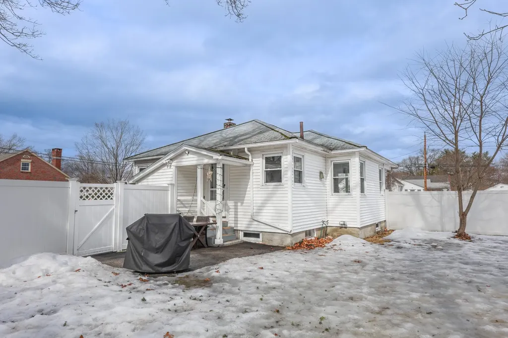 135 Glenwood Avenue Manchester NH 03102