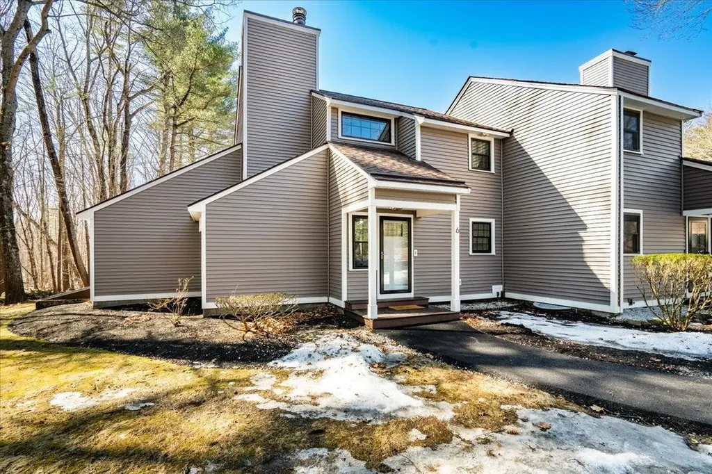 6 Kirriemuir Road Stratham NH 03885