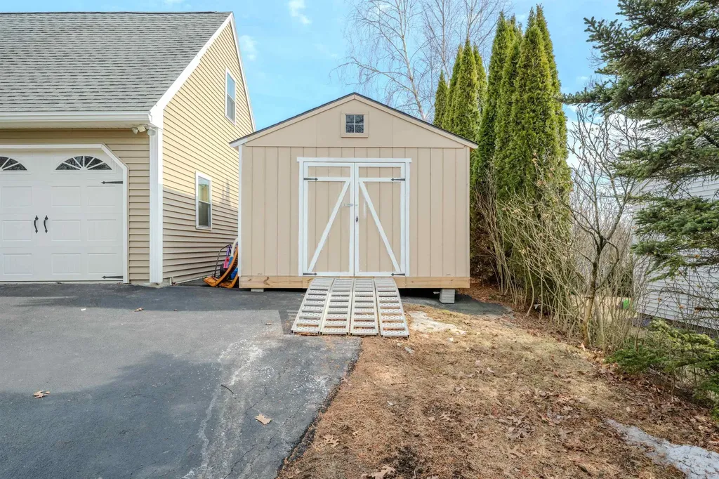 7 Taschereau Boulevard Nashua NH 03062