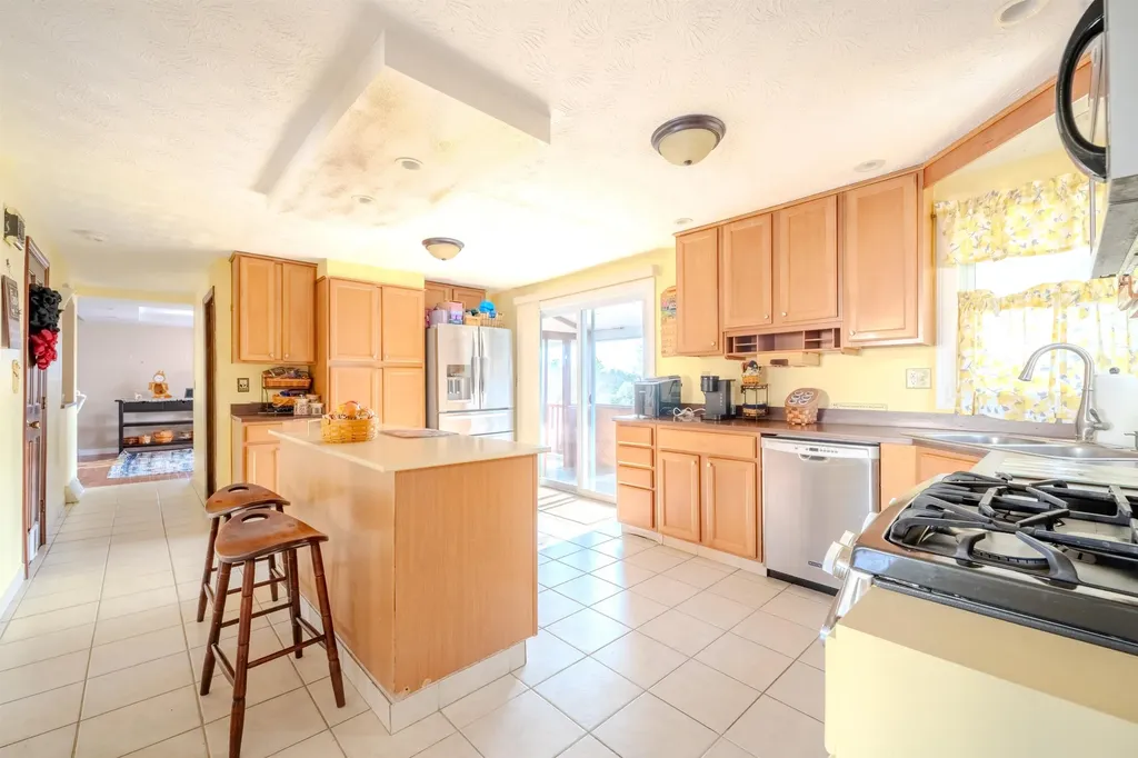7 Taschereau Boulevard Nashua NH 03062
