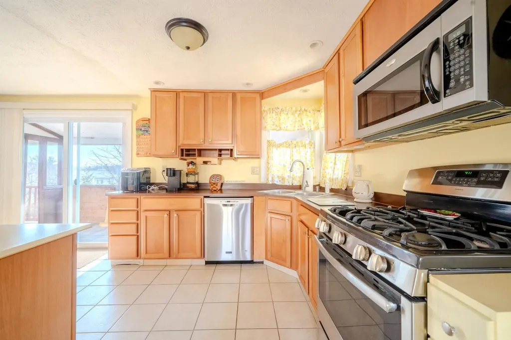 7 Taschereau Boulevard Nashua NH 03062