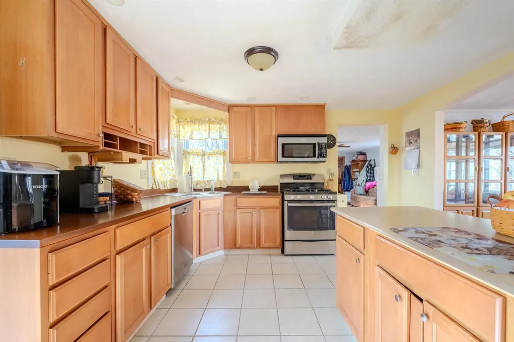 7 Taschereau Boulevard Nashua NH 03062