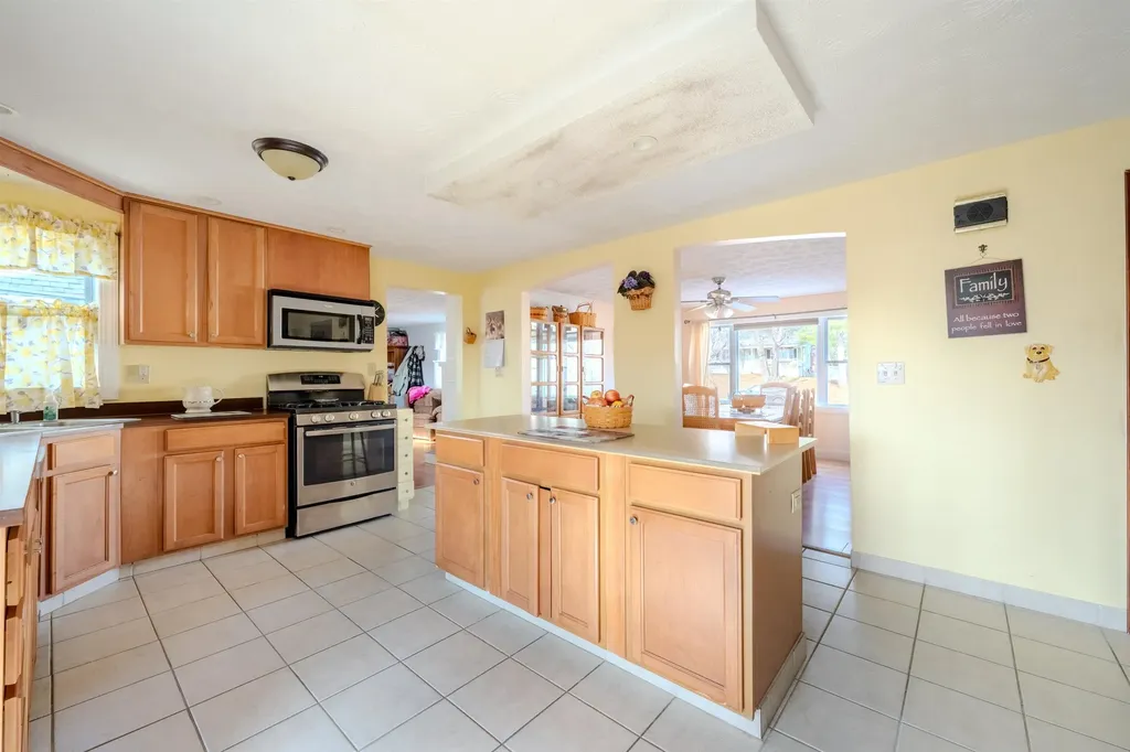 7 Taschereau Boulevard Nashua NH 03062