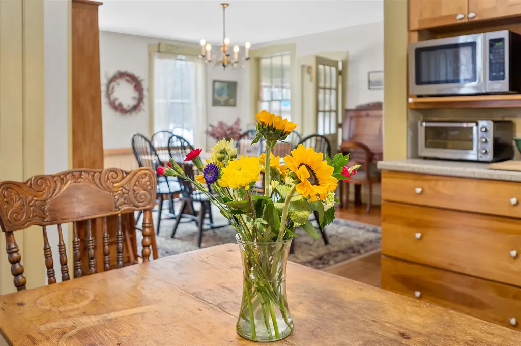 9521 County Road Calais VT 05648