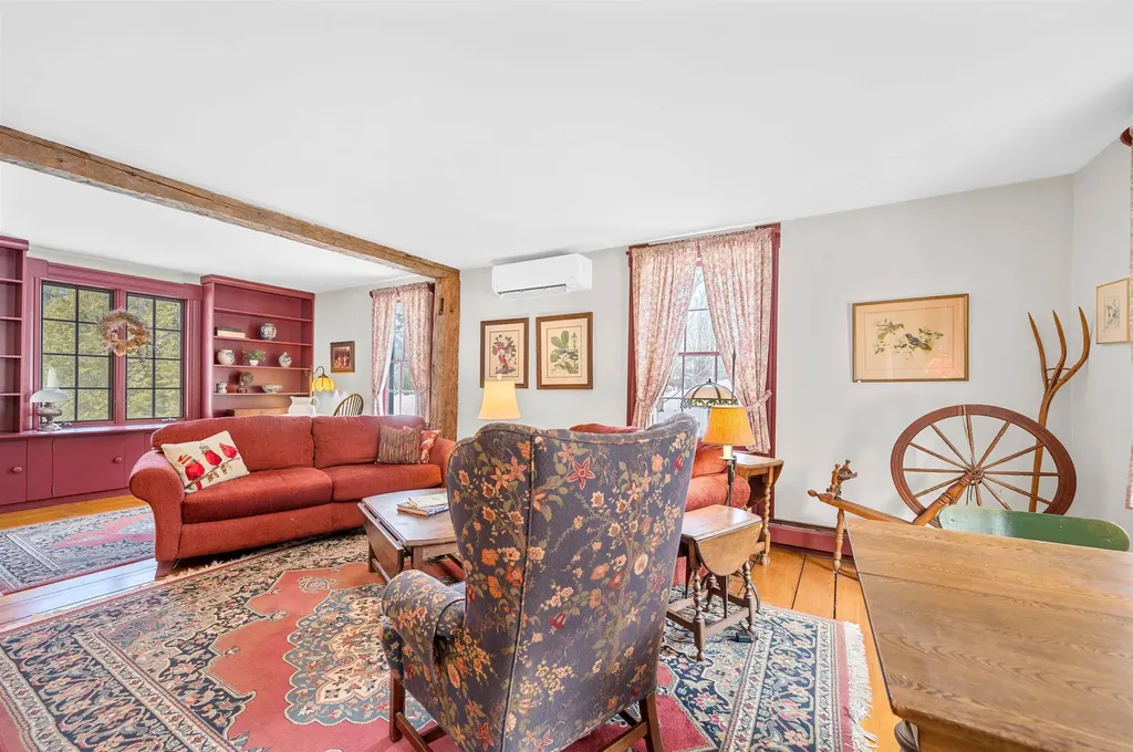 9521 County Road Calais VT 05648