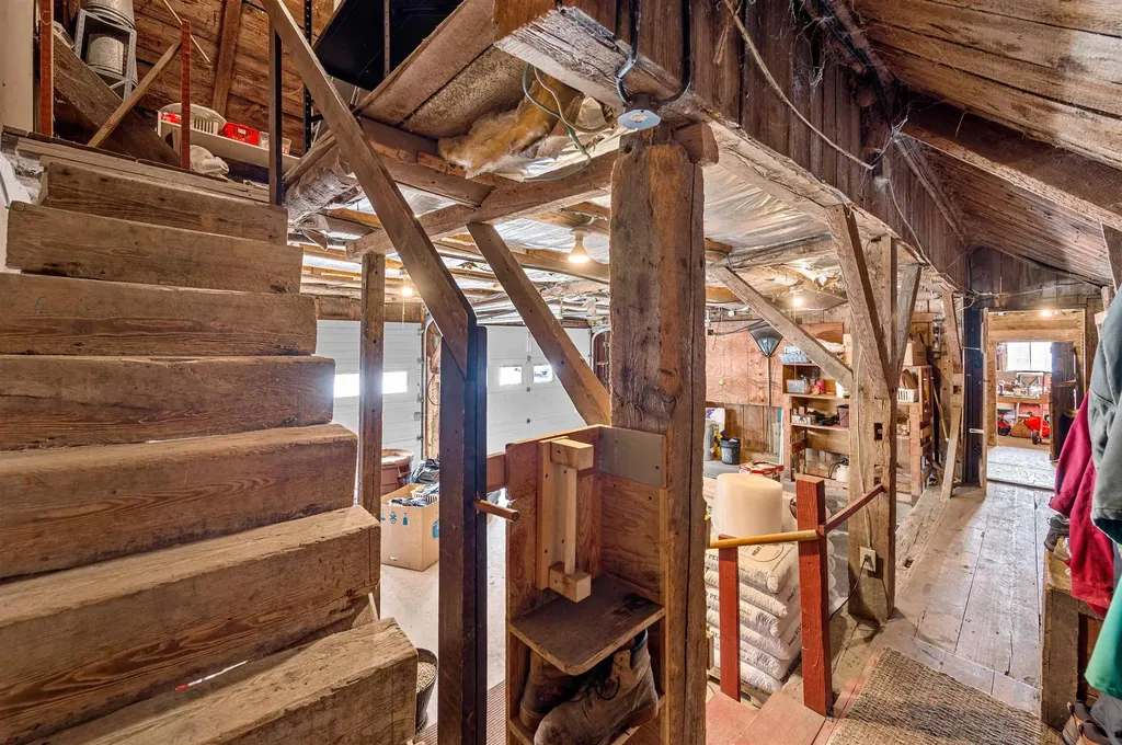 9521 County Road Calais VT 05648