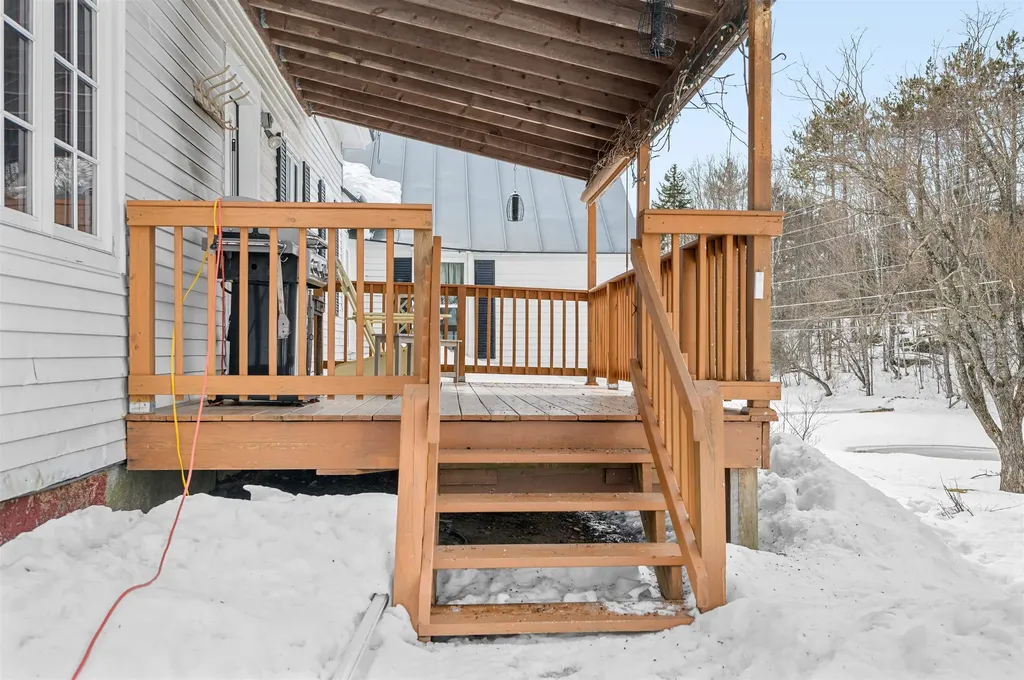 9521 County Road Calais VT 05648