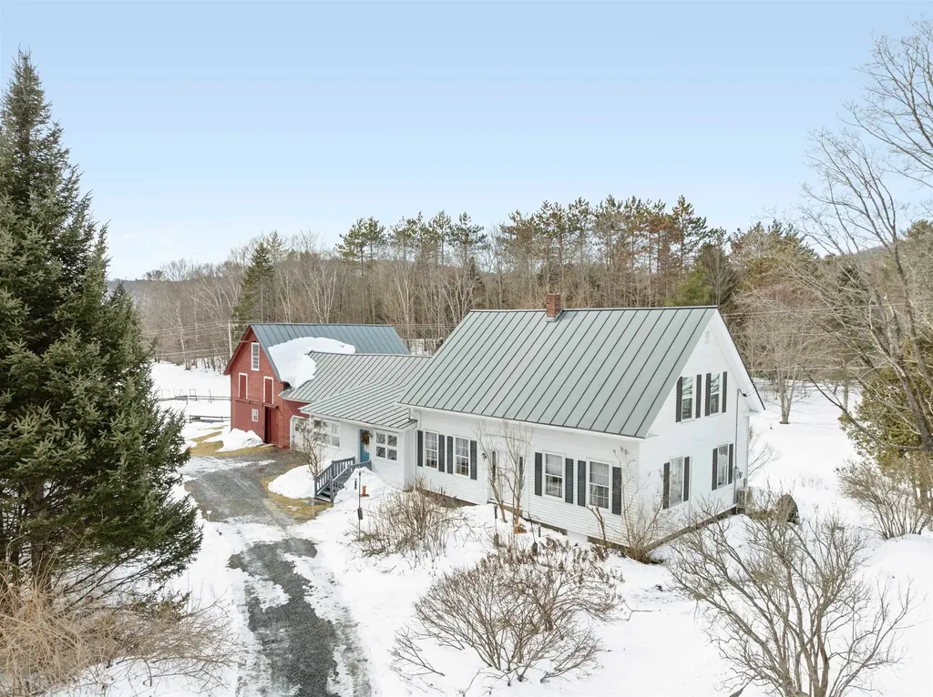 9521 County Road Calais VT 05648