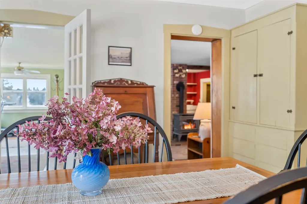 9521 County Road Calais VT 05648