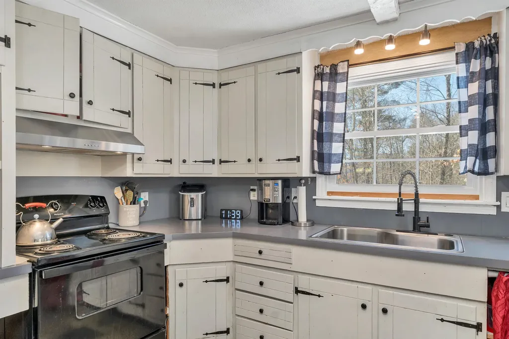 84 Douglas Drive Candia NH 03034