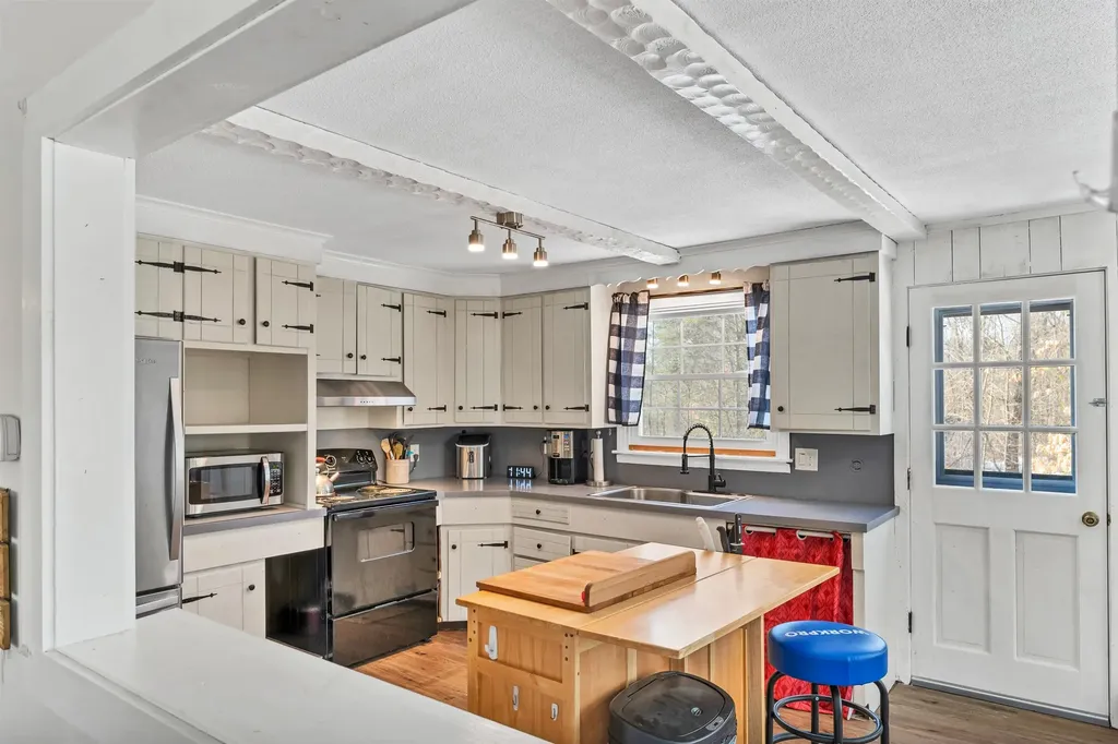 84 Douglas Drive Candia NH 03034