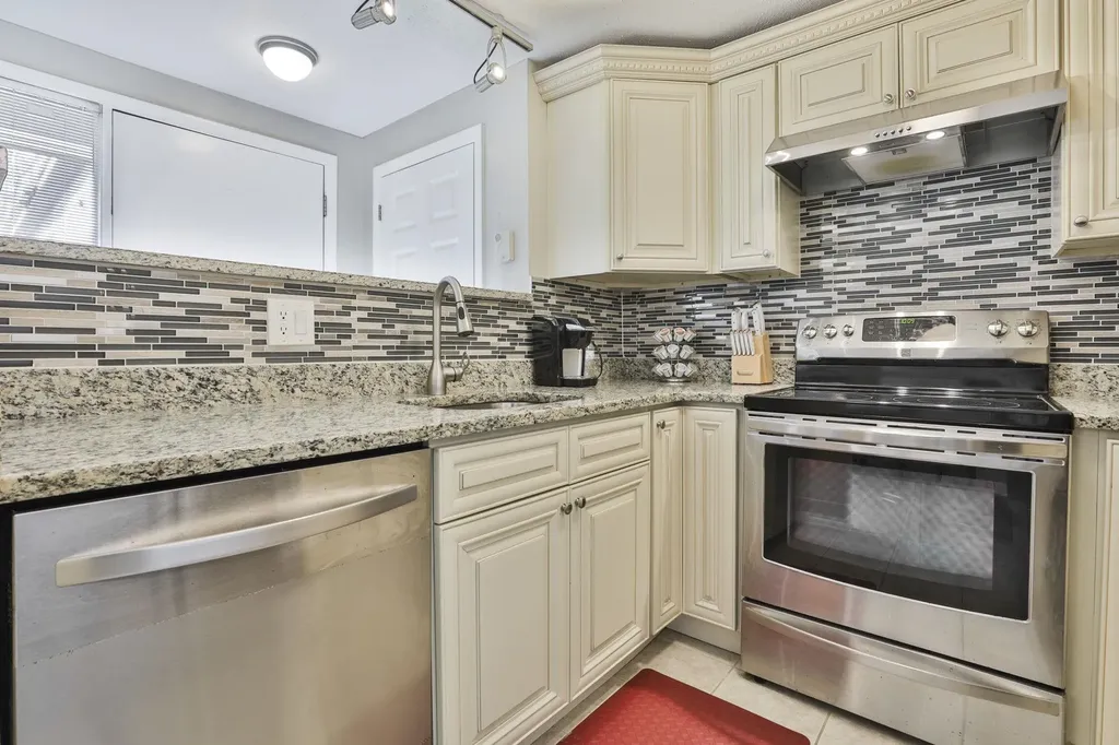 30 Silverton Drive Nashua NH 03062