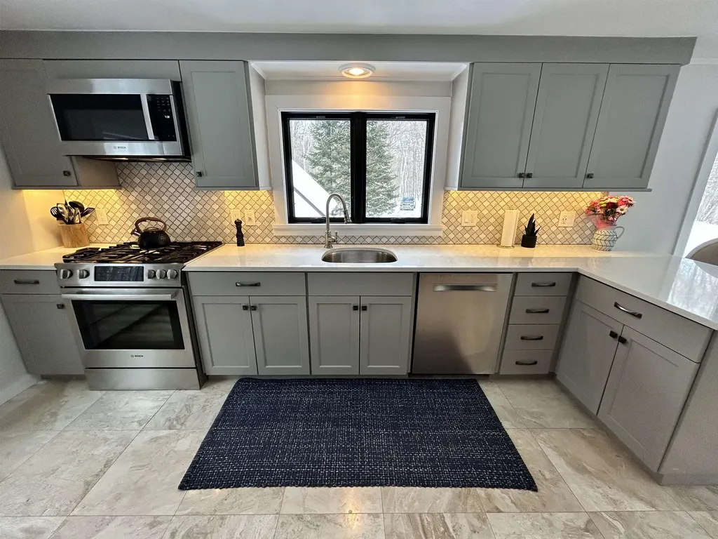 294 Green Peak Orchard S Dorset VT 05251