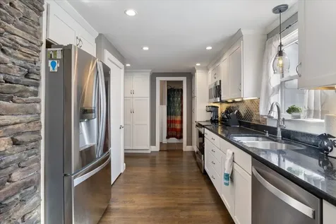 32 Elmview Circle Dover NH 03820