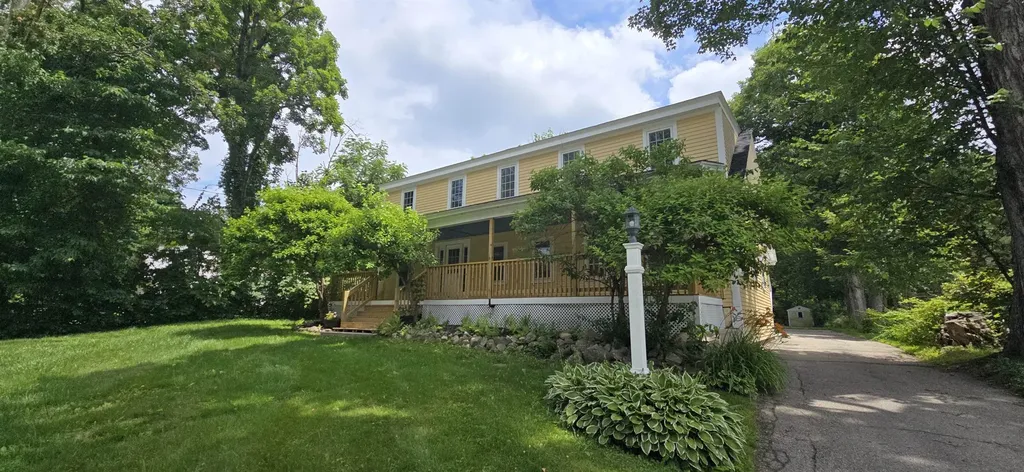 17 Waumbeck Road Wolfeboro NH 03894