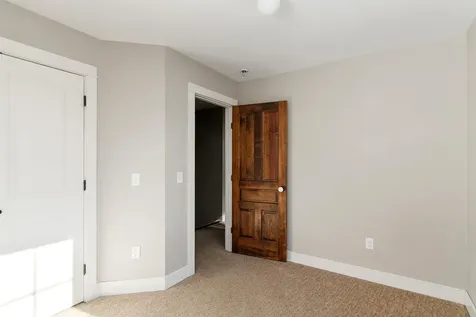 77 Manhattan Drive Burlington VT 05401