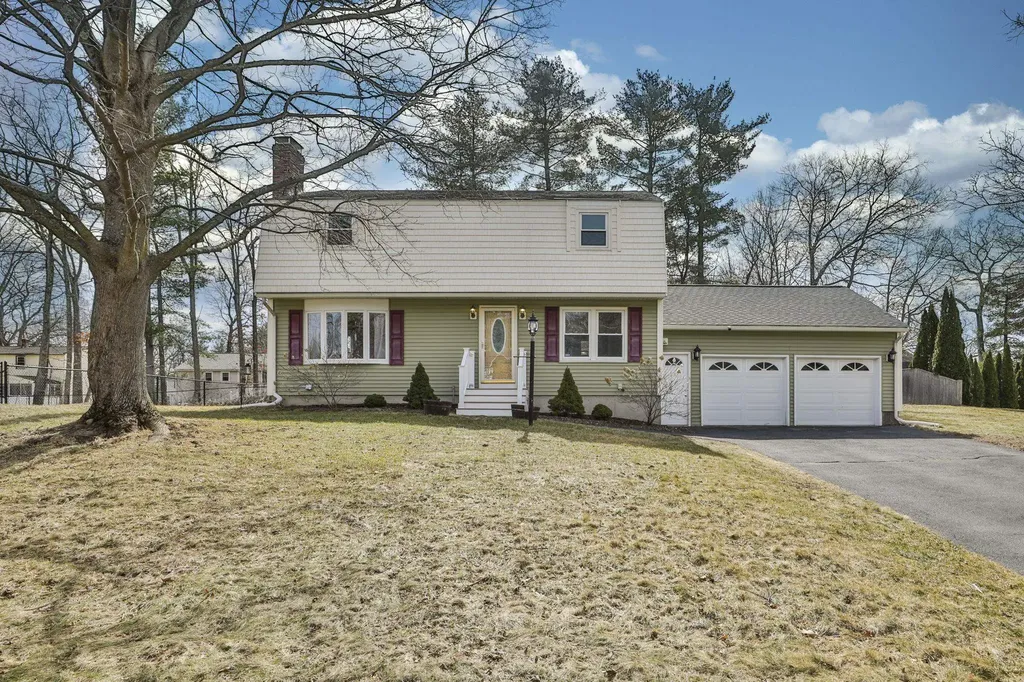 16 Peggy Lane Salem NH 03079