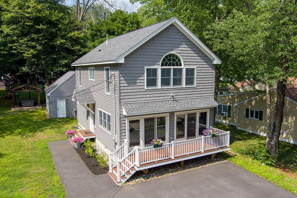 4 W Shore Drive Sandown NH 03873